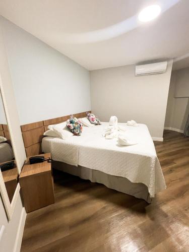 Postel nebo postele na pokoji v ubytování Athos Hotel