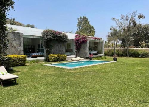 Bazén v ubytování Alquiler Casa de Campo Cieneguilla Exclusiva nebo v jeho okolí