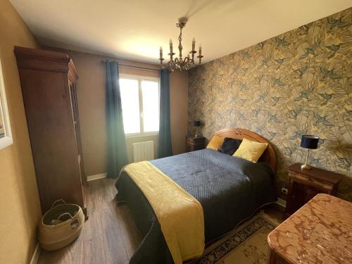 Ліжко або ліжка в номері Maison Royan, 4 pièces, 8 personnes - FR-1-71-104