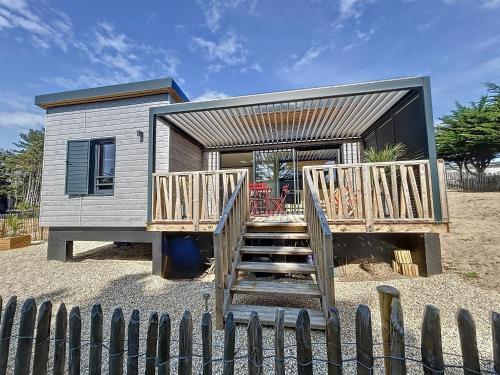 Chalet cozy à Jullouville - 4 pers, piscine chauffée, proche plage et commerces - FR-1-361-538