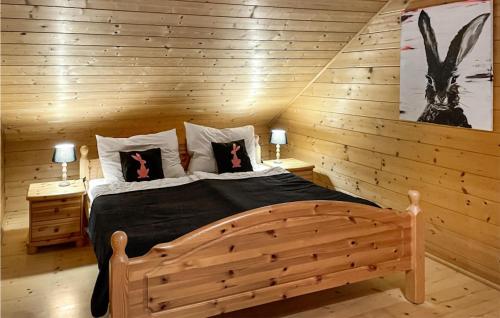 a bedroom with a bed in a wooden cabin at Stunning Home In Reisseck-kolbnitz With Kitchen in Zandlach