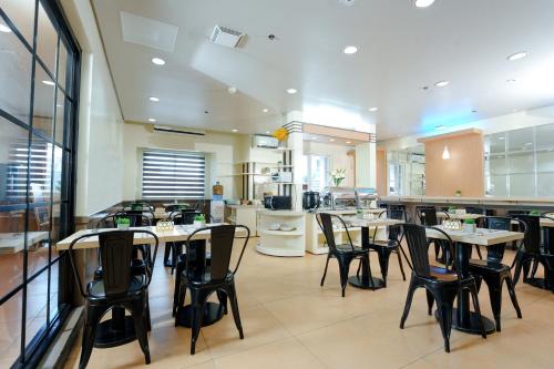 Restaurace v ubytování Microtel by Wyndham Davao