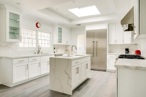 a white kitchen with white cabinets and a sink at Monthier Melrose PO7H2O0 in Los Angeles