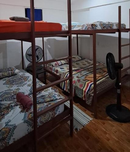 a room with two bunk beds and a room with at Hostel Hook and Cook in Drake
