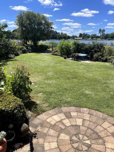 Gallery image of Lakeside Retreat in Hamilton