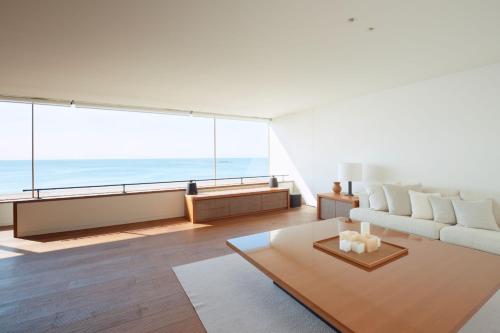 a living room with a white couch and a large window at 葉山 Syla Hotel Zushi-Hayama - オーシャンビューの一棟貸切 - 最大6名滞在可 in Yokosuka