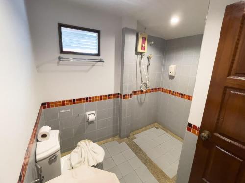 a bathroom with a toilet and a shower at Ongsantiphap villa resort in Ban Klang