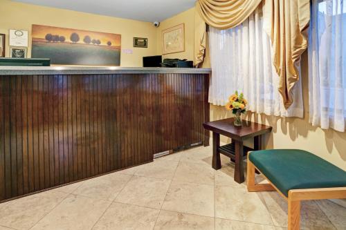 a bar with a green bench and a table at Travelodge by Wyndham Presidio San Francisco in San Francisco