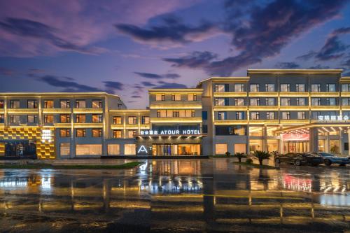 Bangunan di mana terletaknya hotel