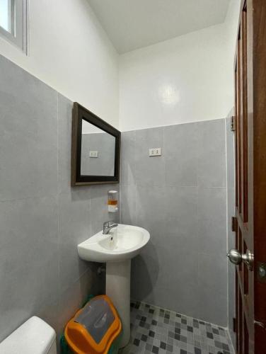 Bilik mandi di The Ivory Castle