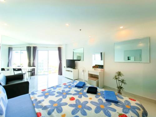 a living room with a large bed in a room at Sea View Beachfront Condos Pattaya Jomtien Beach in Jomtien Beach