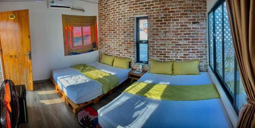Postel nebo postele na pokoji v ubytování Homestay- Nhà Nghỉ Xóm Rớ