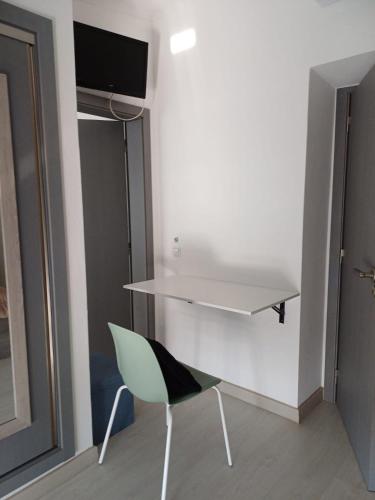 a room with a desk and a green chair at Suite Room Sofia's Happy House - Almodôvar Ourique Room 1 in Aldeia dos Fernandes