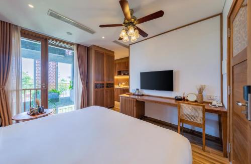 a bedroom with a bed and a flat screen tv at Bonny Boutique Hotel Da Nang in Da Nang