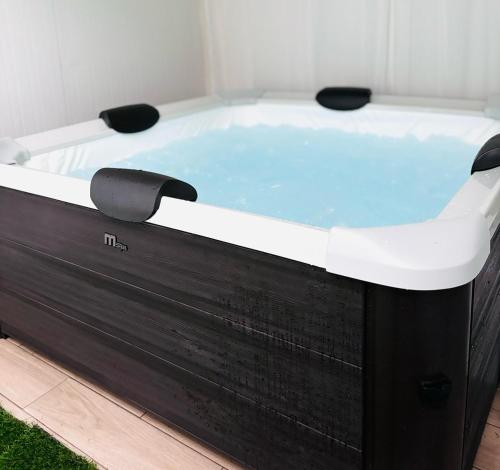 Fotografie z fotogalerie ubytování Jacuzzi Experience by perfect-living Ιωάννινα v destinaci Ioannina