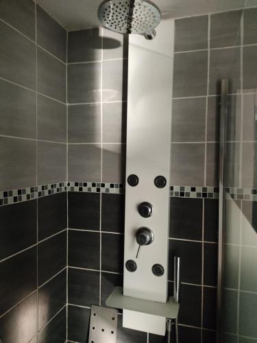 Et badeværelse på Maison en centre ville au calme