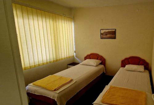 Postel nebo postele na pokoji v ubytování Apartmani Crypto House