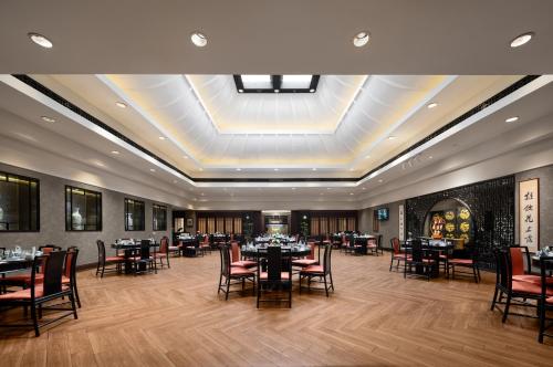 Un restaurante u otro lugar para comer en Pan Pacific Suzhou -Including unlimited access to the 4A-level Panmen Scenic Area