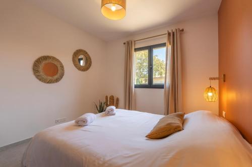 En eller flere senge i et værelse på Casa Omigna