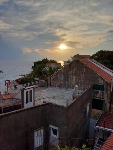 a view of the ocean from the rooftop of a building at Lina in Gradac