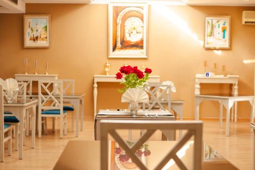 Restoran atau tempat lain untuk makan di Le National