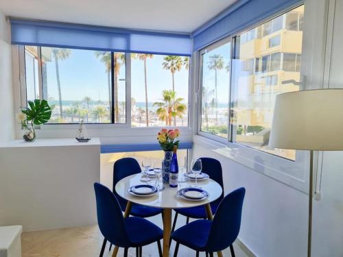 Frontline Apartment with Sea Views and Rooftop Pool