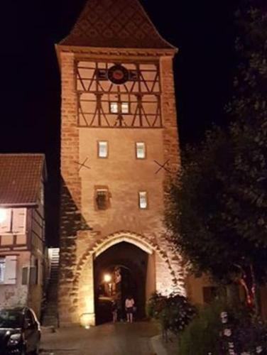 Le clocher aux cigognes au village de Bergheim