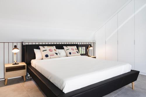 Valencia Apartments by Olala Homes