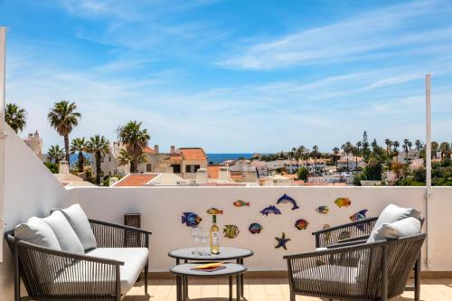 a balcony with a view of the ocean at Casa Flandriana in Carvoeiro