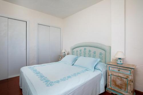 Кровать или кровати в номере Cerbiatta al Molo Apartments by Wonderful Italy