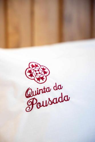 a sign that says quinilla do pueblo at Quinta da Pousada Casa de Campo in Santa Marta de Penaguião