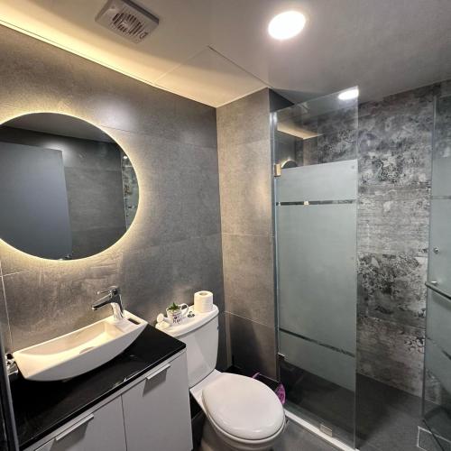 Koupelna v ubytování Batroun Modern Guest house