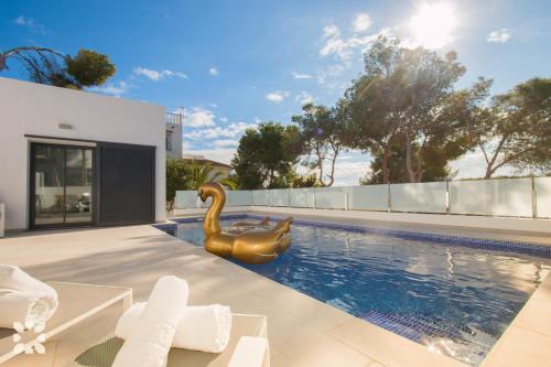 Villa Mirlo Blanco by Abahana Villas