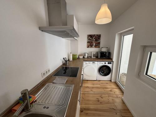 a kitchen with a sink and a washing machine at Work & Relax in Maintal in Maintal
