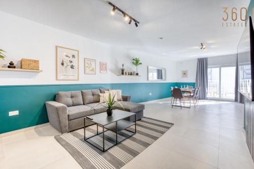 Coin salon dans l'établissement Urban Square Elite Suites by 360 Estates