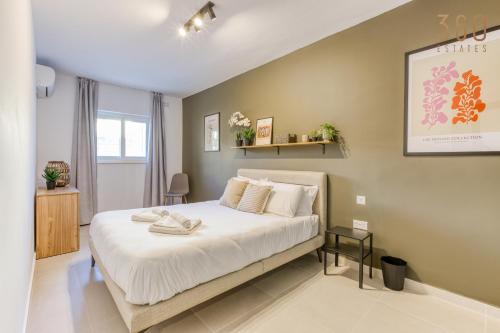 Un ou plusieurs lits dans un hébergement de l'établissement Urban Square Elite Suites by 360 Estates