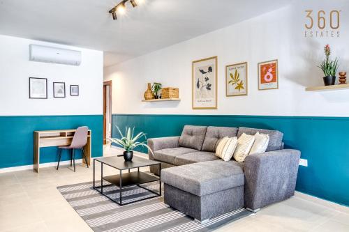 Coin salon dans l'établissement Urban Square Elite Suites by 360 Estates