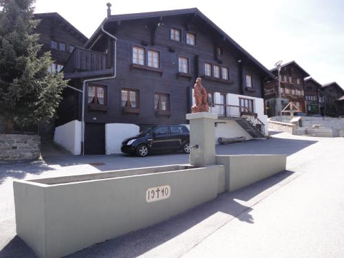a building with a car parked in front of it at B&B Eischoll in Eischoll