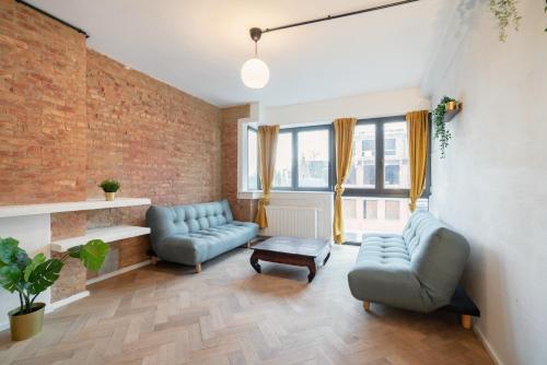 Χώρος καθιστικού στο Two-Bedroom Apartments in the Heart of Antwerp