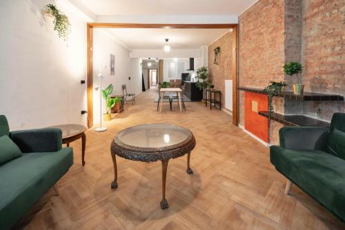 Χώρος καθιστικού στο Two-Bedroom Apartments in the Heart of Antwerp