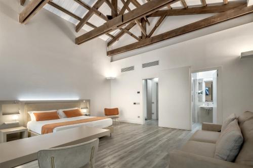 a bedroom with a bed and a couch at Hotel Italia in Cagliari