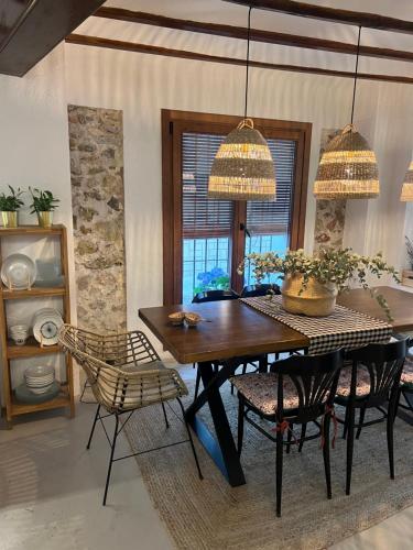 a dining room with a wooden table and chairs at rural-home callemayor in Altura