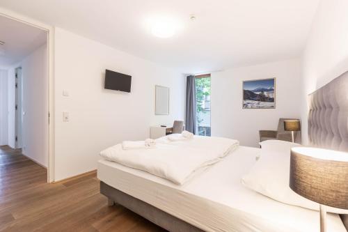Postel nebo postele na pokoji v ubytování Bellevue Residences - Luxurious Lakeside Apartments