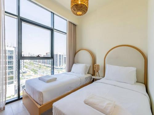 Postel nebo postele na pokoji v ubytování Zen Condo With Burj Khalifa View In Vibrant City