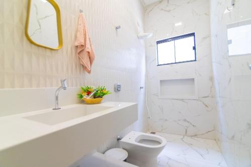 Koupelna v ubytování Refúgio Familiar: Piscina Quente, Prainha e Wi-fi