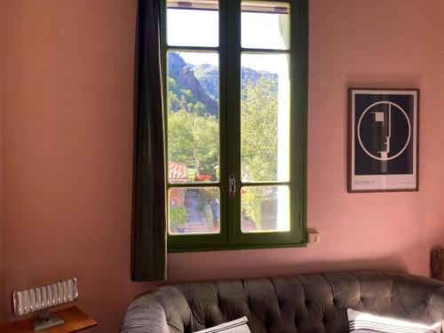 a window in a room with a couch in front of it at Casa Bauxells in Sahorre