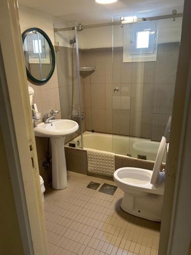 a bathroom with a sink and a toilet and a tub at VICTORIA BOUTIQUE HOTEL in El Mîna