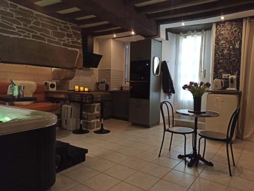 Φωτογραφία από το άλμπουμ του L'Etreinte, gîte de charme avec jacuzzi intérieur et sauna σε Guéméné-sur-Scorff