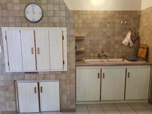 Dapur atau dapur kecil di House Roos and Flat