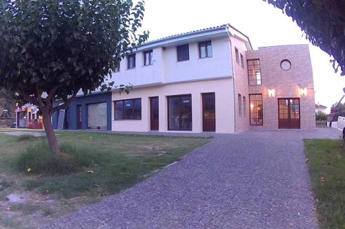 El edificio en el que está el departamento
